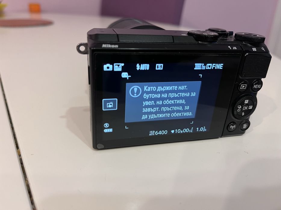 Фотоапарати Nikon J1 и J5 и обективи Nikkor 1 10-30 mm и 10-100 mm