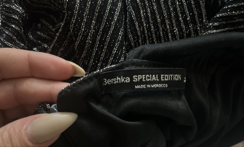 Елегантна рокля с блясък ефект