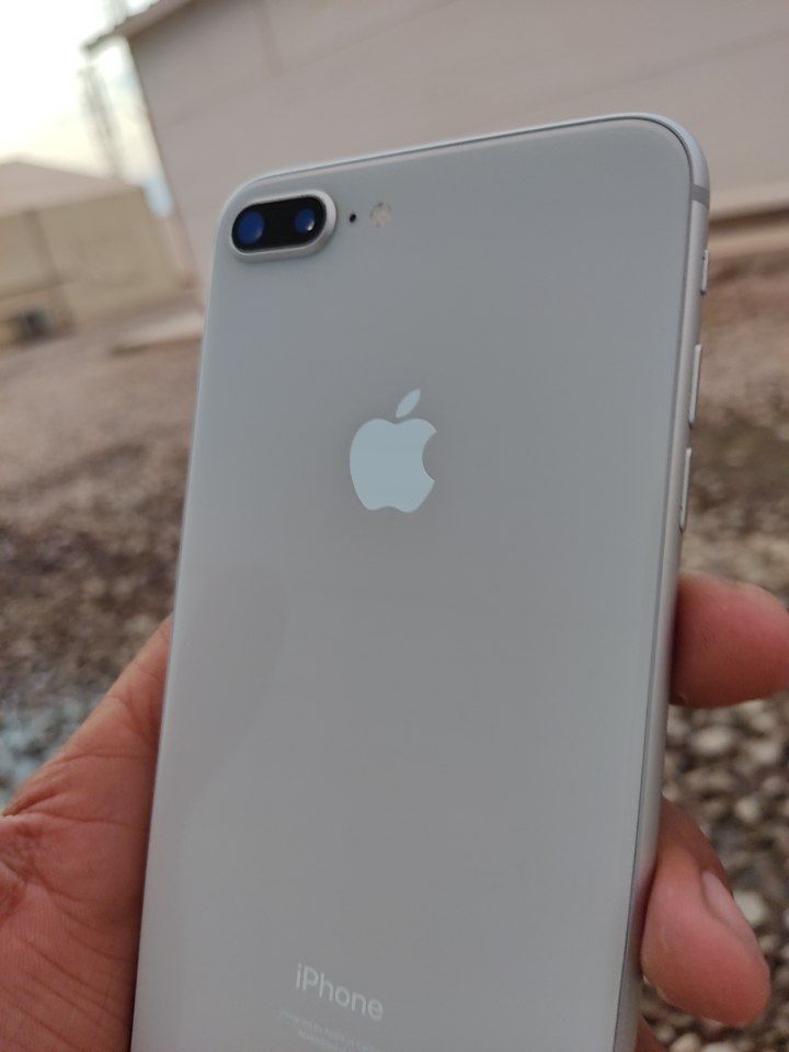Iphone 8+ sotiladi naxga kelishamiz