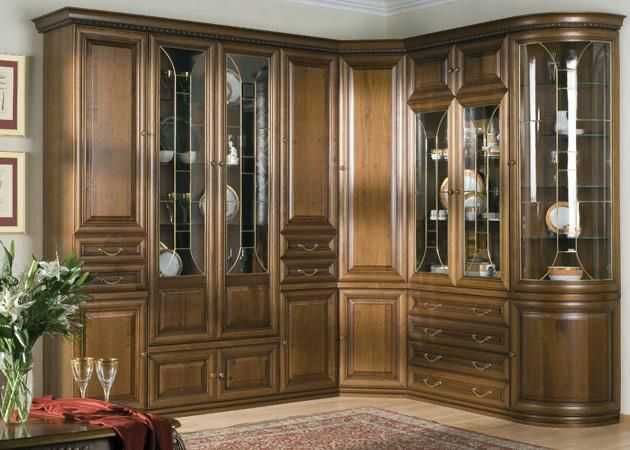Продам мебель доставленную из Италии в отличном состоянии.