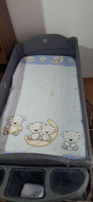 Vând pat de bebelusi cu tot cu saltea