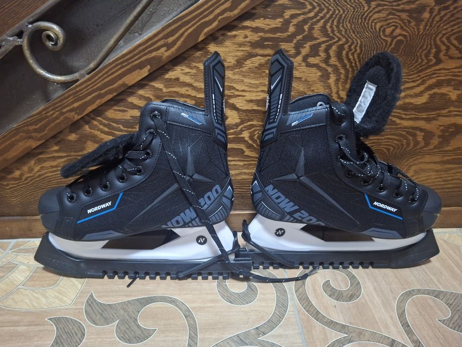 Хоккейные коньки и сумка