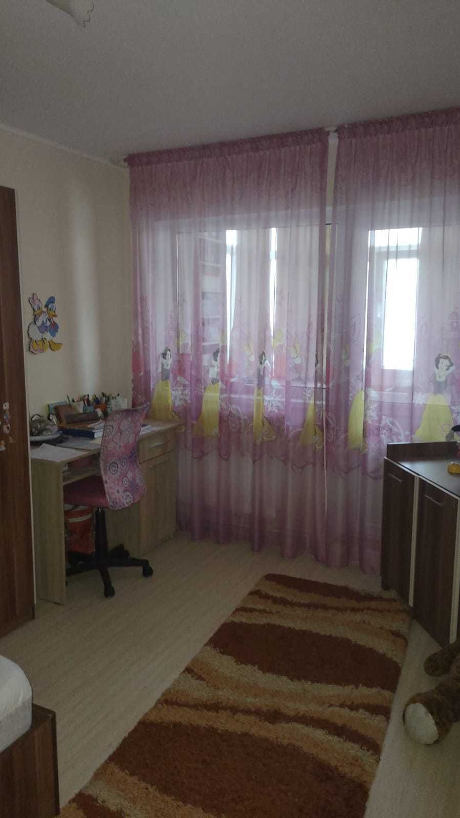 Închiriez apartament cu 4 camere