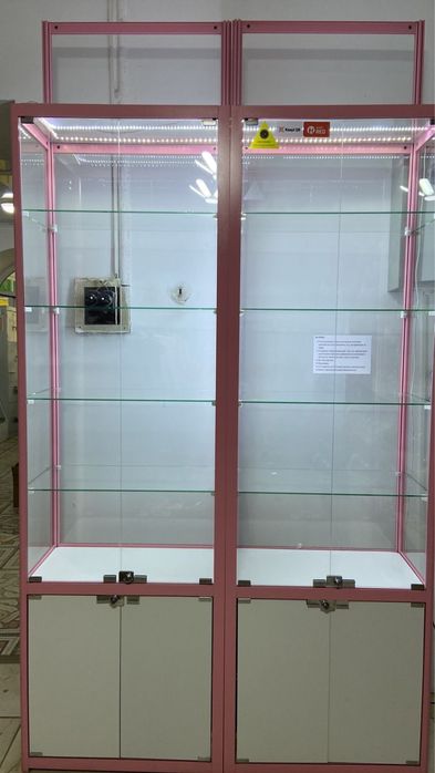 Стеклянная ветрина отличном состояний!