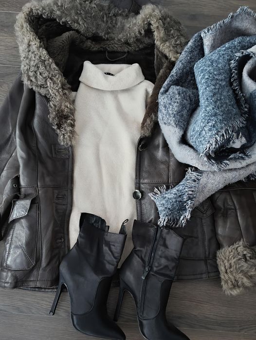 Vând set Cojoc din piele și blană naturală, cizme, bluză lânâ+ șal