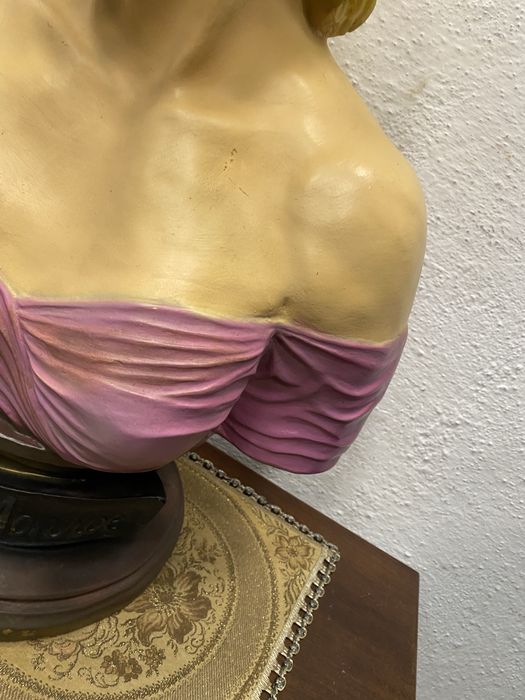 Голям американски бюст мерлин монро