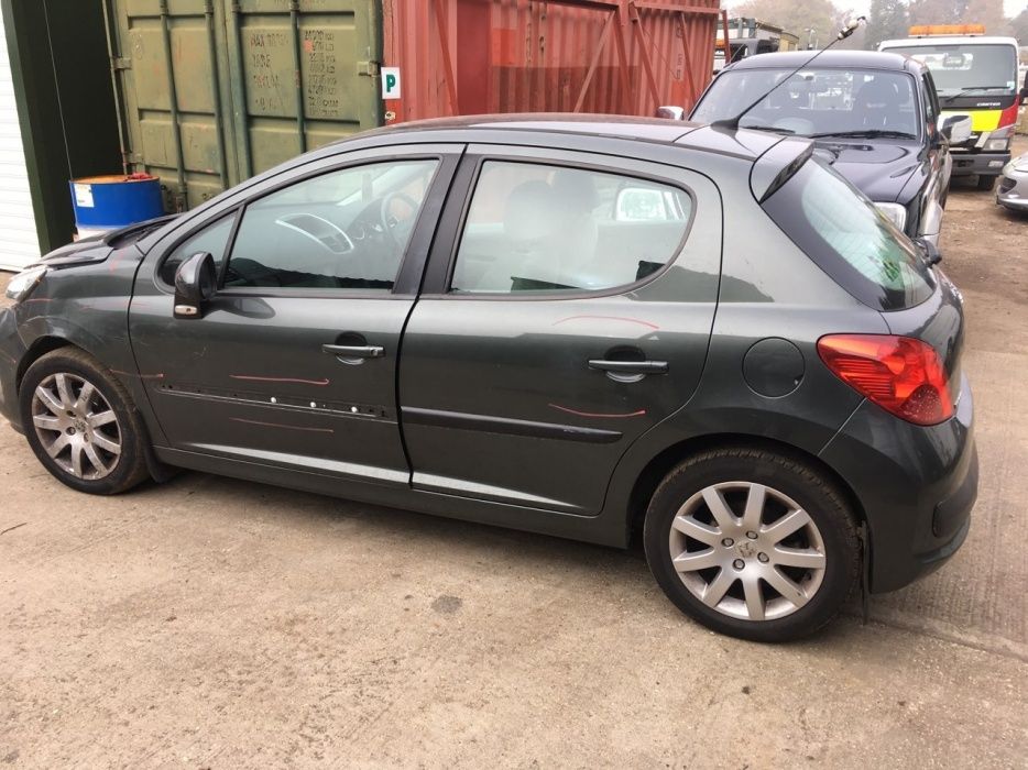 Peugeot 207 1.6 i на части