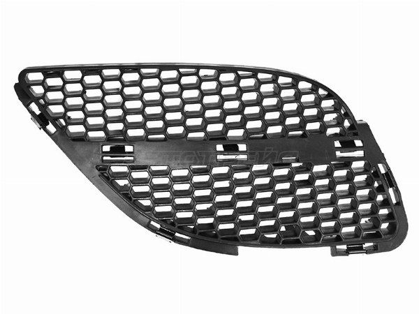 Решетка радиатора  Nissan Almera