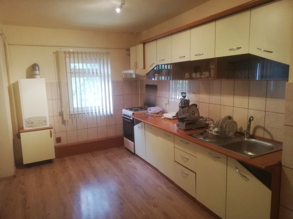 Inchiriez apartament 3 camere