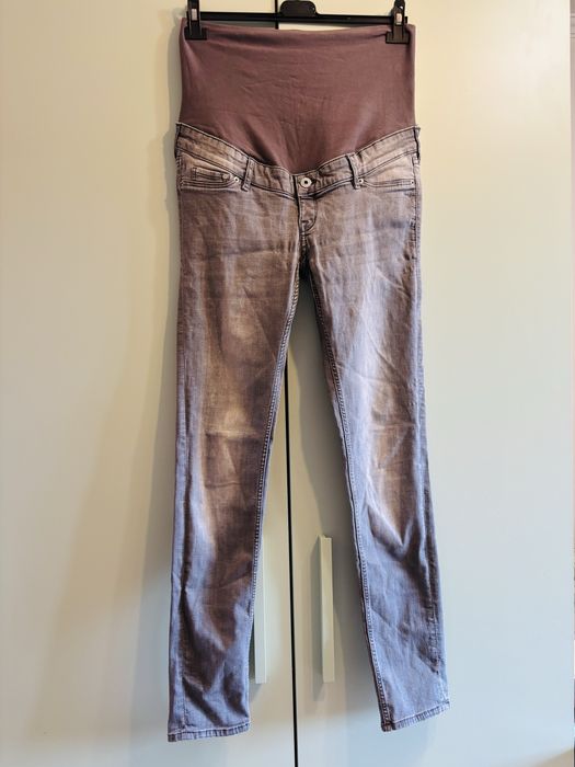 Vand blugi pentru gravide