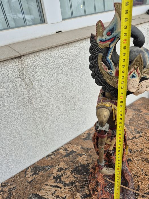 Vând o papusa statuieta lemn,scluptata pictata manual ,made Indonezia