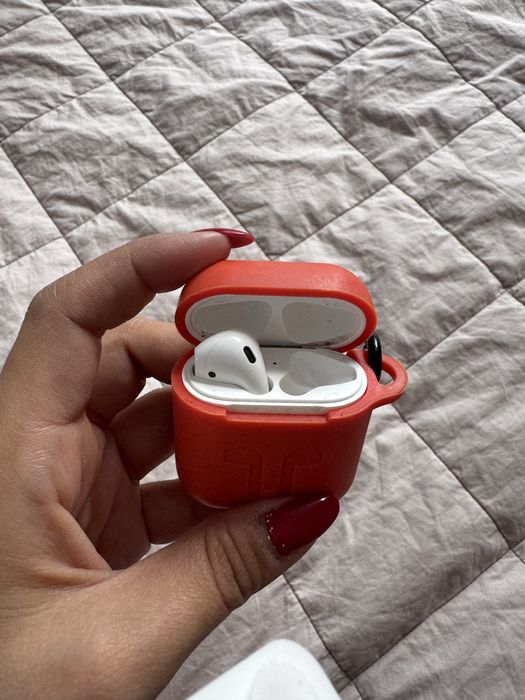 Продам наушники Airpods оригинал