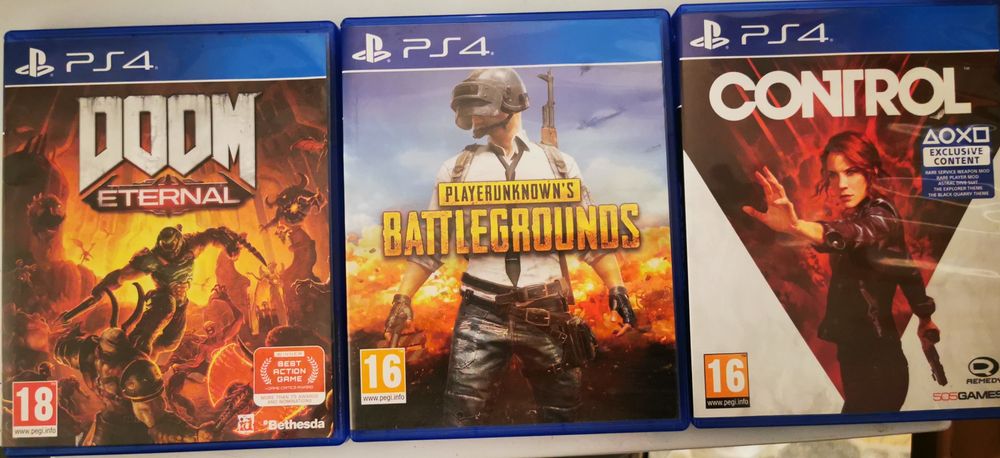 Vând sau schimb jocuri PS4.