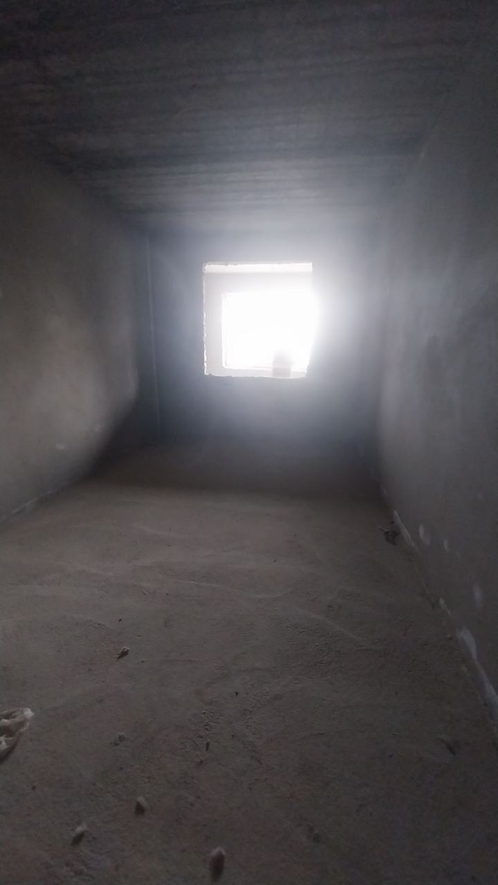 1 xona karobka uyimiz sotiladi yahshi narxda 2 xona qilsa buladi