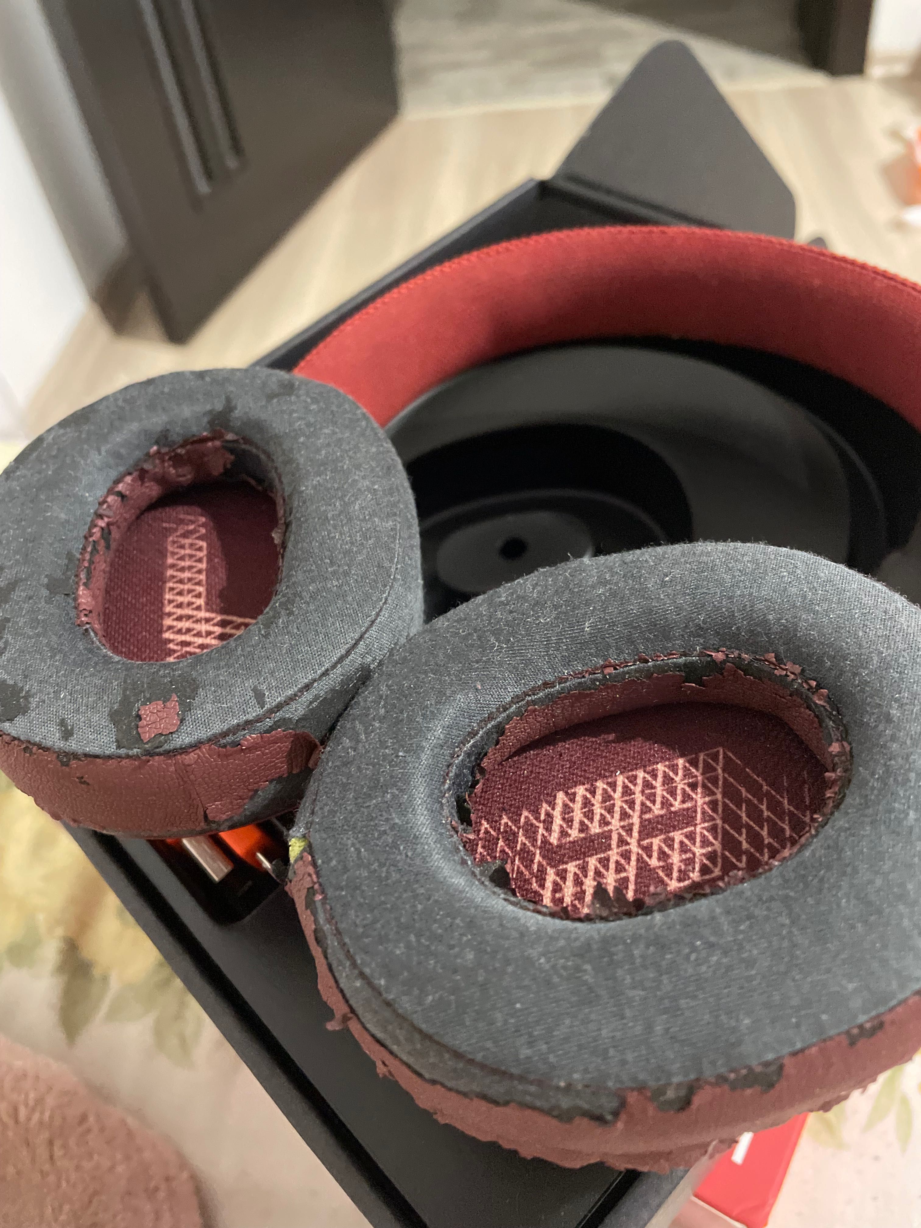 Слушалки JBL червени