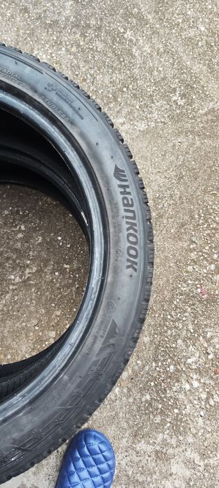 Vând 2 cauciucuri Hankook 225 45 R18