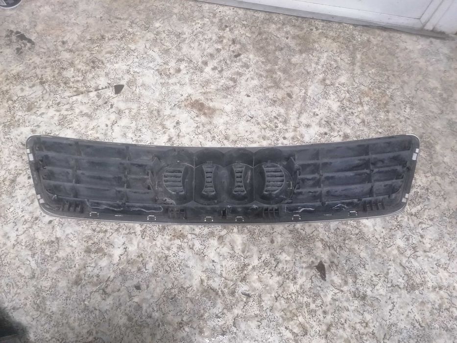 Решетка с емблема  за Ауди А6 / Audi A6 след 1997г