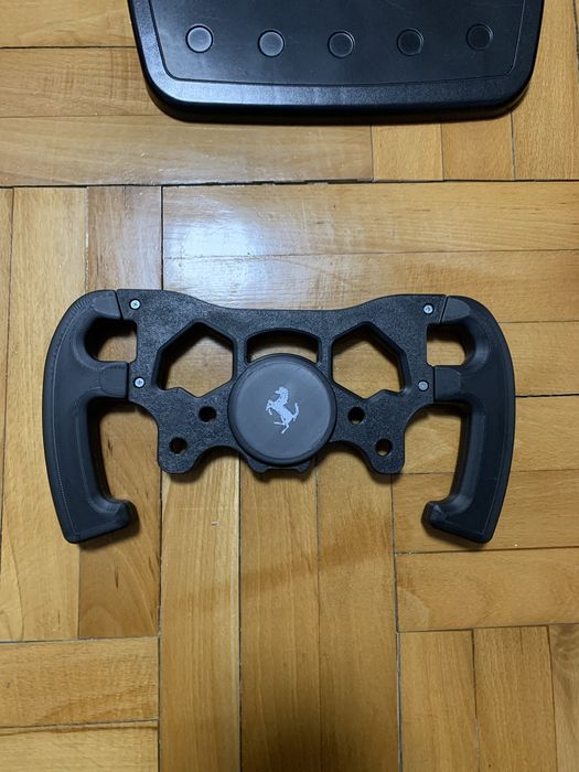 Волан Logitech G29 с допълнително кормило