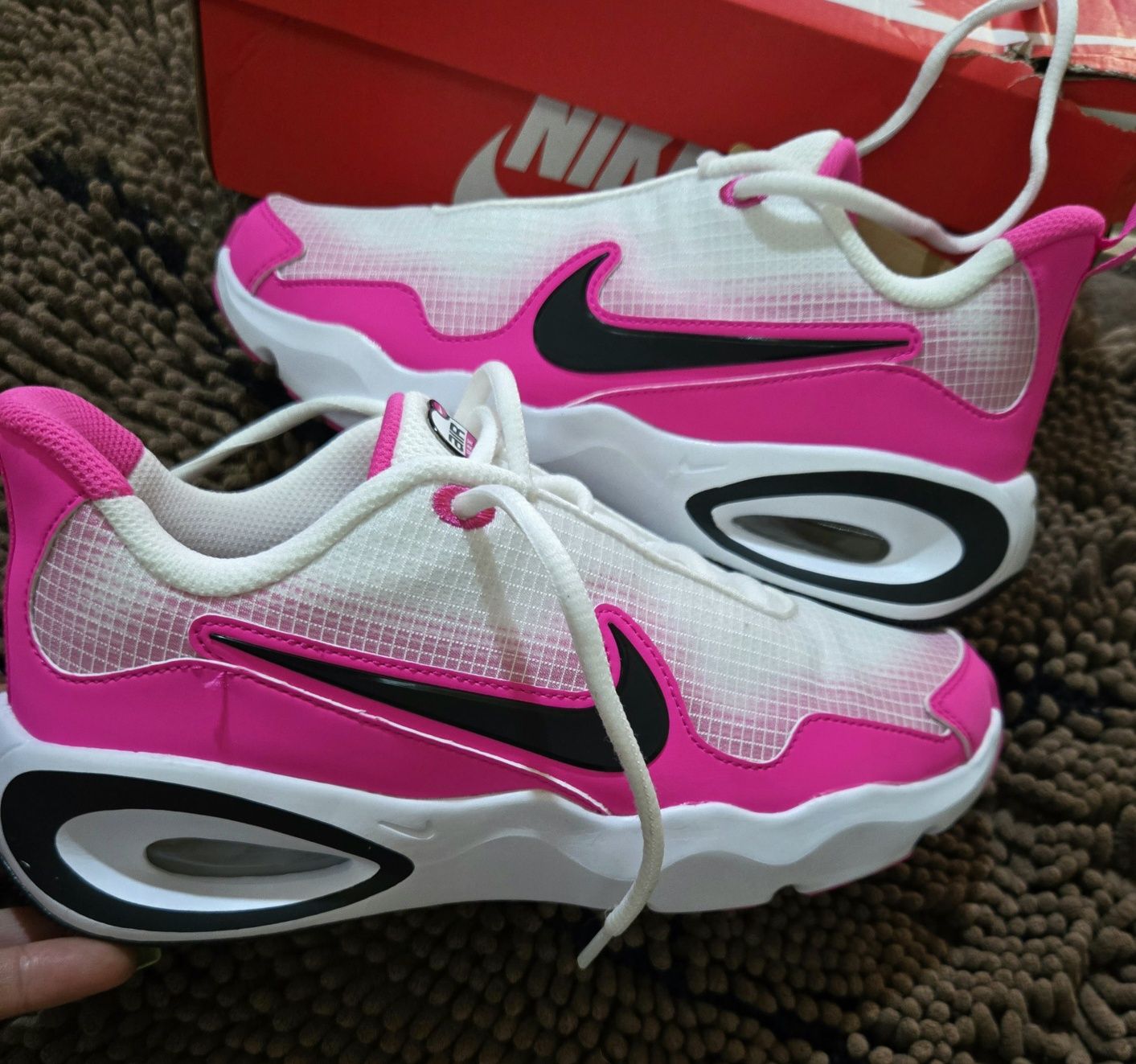 Nike Air Max Nova оригинални дамски сникърси нови 37.5 номер