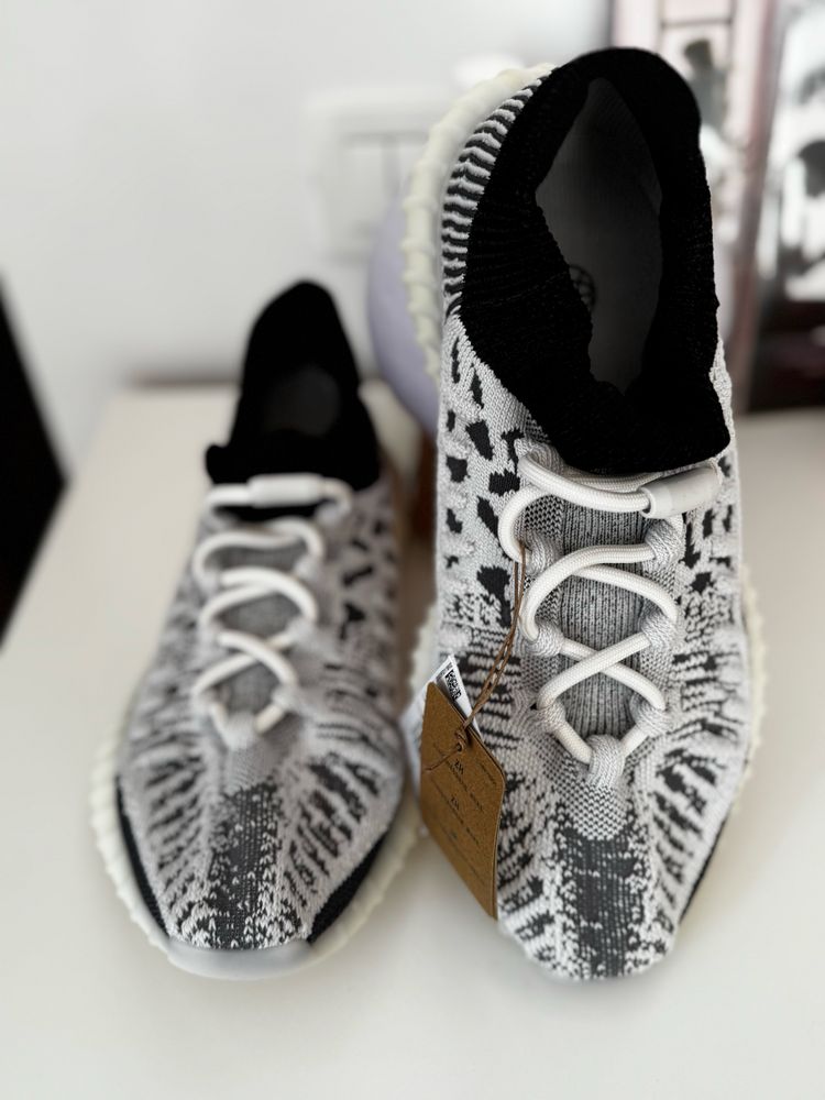 Adidas Yeezy Boost 350 V2 Panda