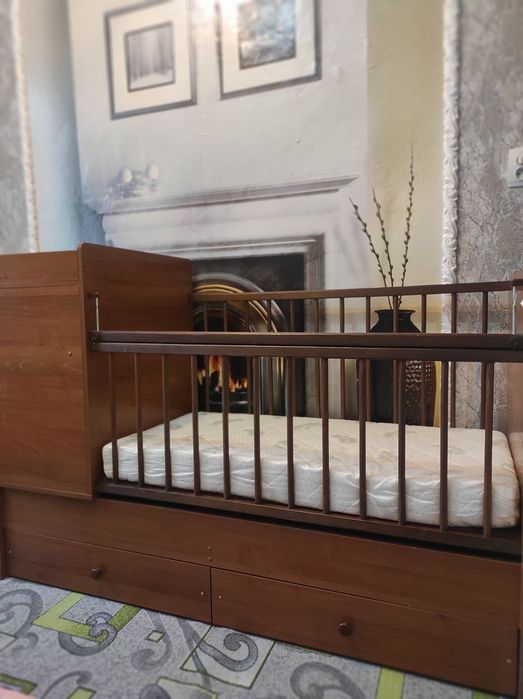 Детская кроватка