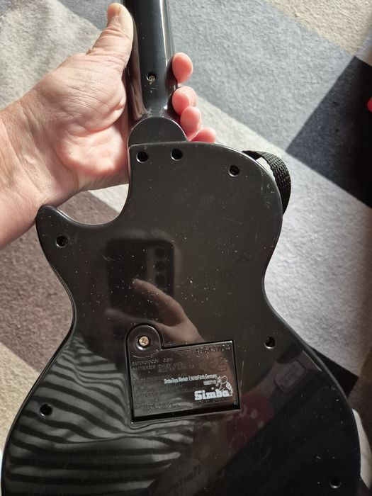 Електронна детска китара