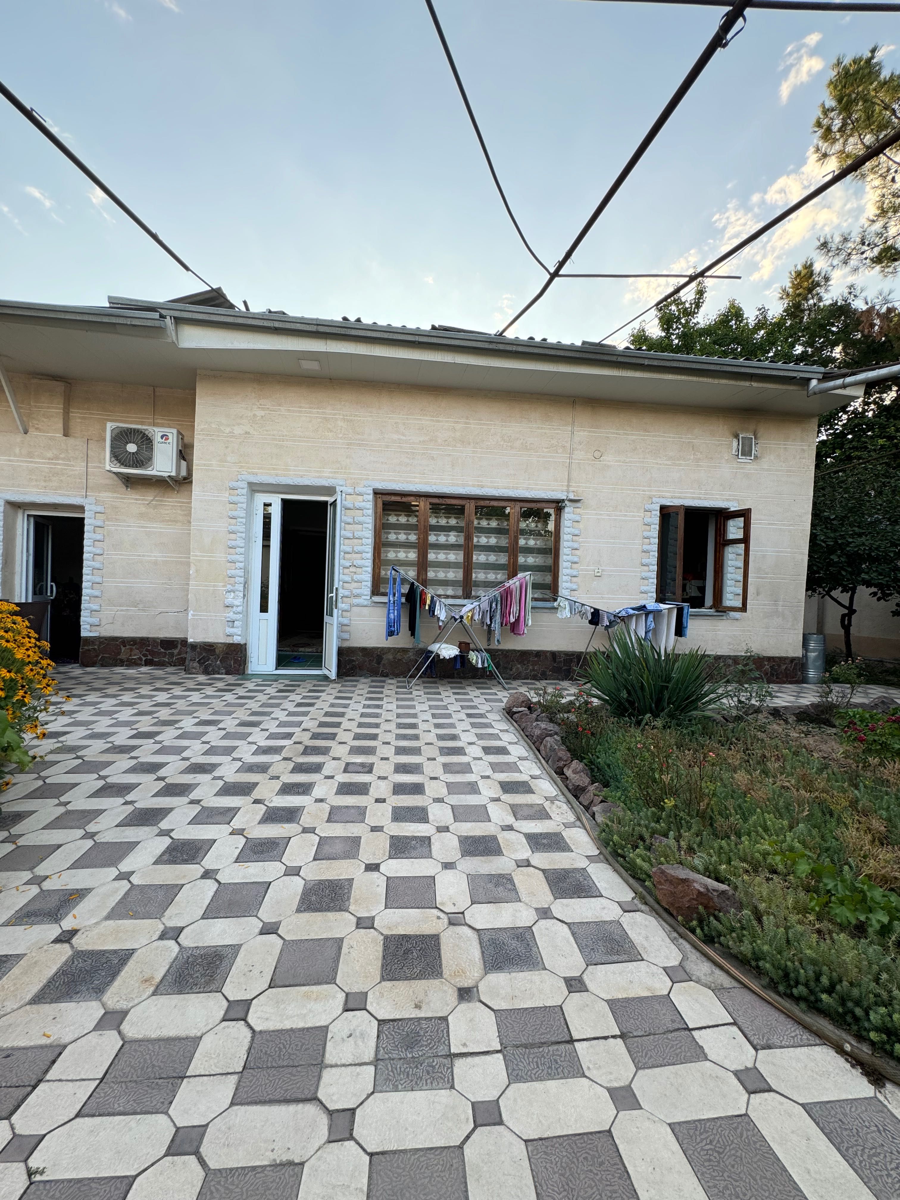 Срочно продается дом 4 сотки на Новомосковской, Дархан.