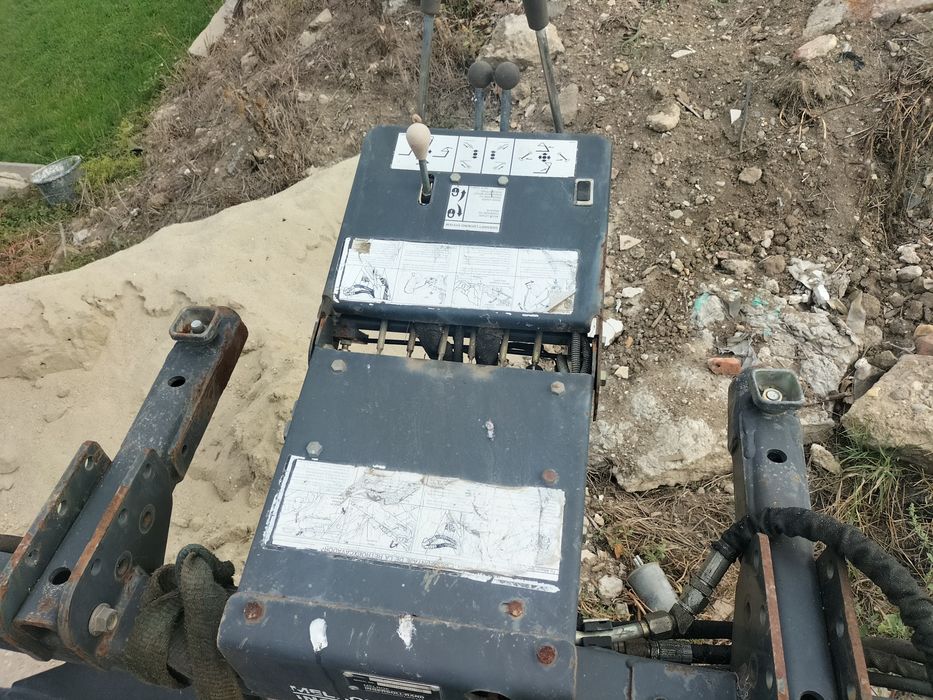 Brat excavat bobcat ,brat săpat mini incarcator