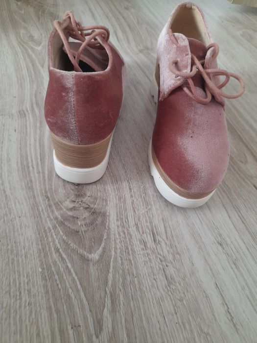 Pantofi cu platformă