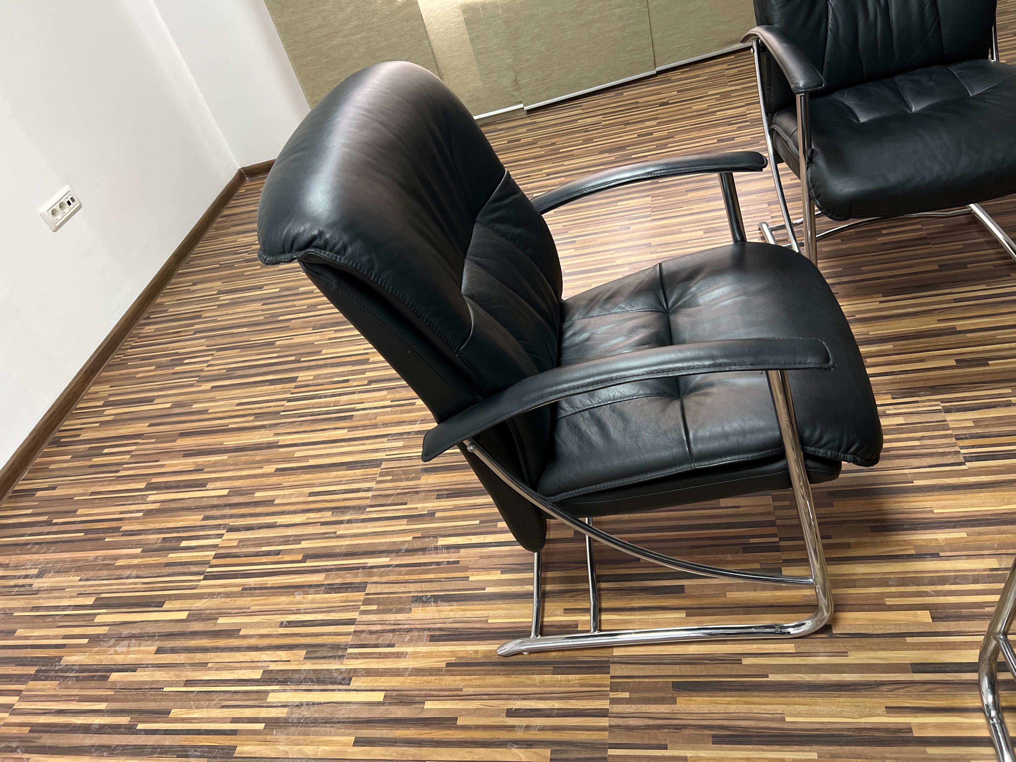 Birou, masă, scaune Mobexpert, și mobilier