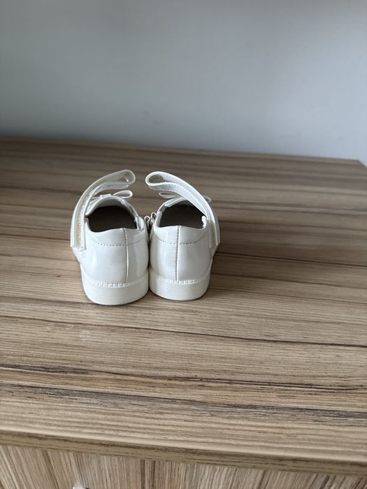 Pantofi albi fetita marimea 19