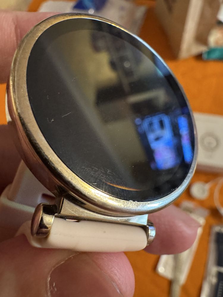 Huawei Watch GT4 41mm + 2 силиконови каишки гаранция до ноември 2025