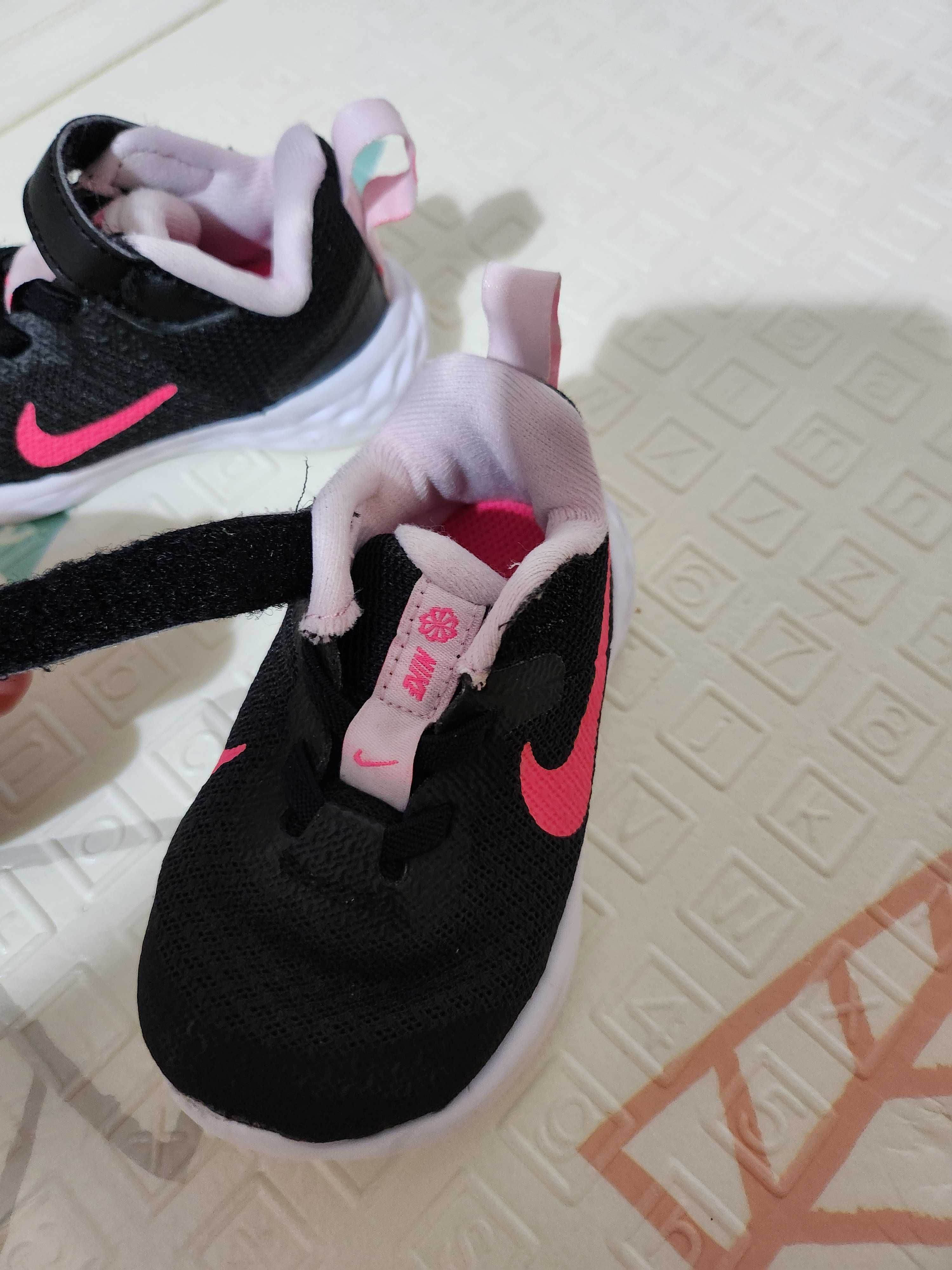 Бебешки обувки Nike 17 и 19.5