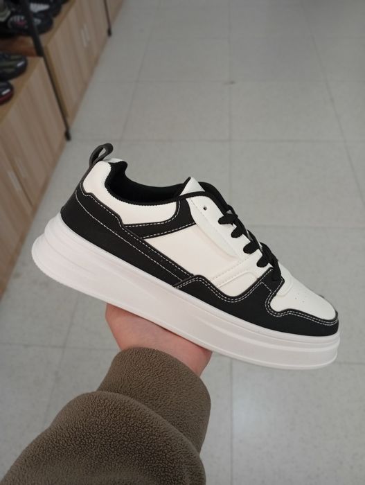 Продаём оптом и в розницу обувь. Имеется мужская и женская обувь.