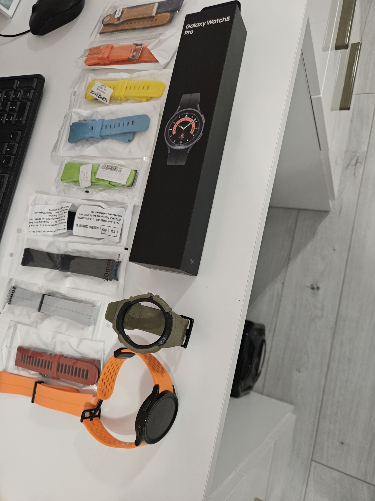 Samsung Galaxy watch 5 pro + accessories . Подарък верижки!