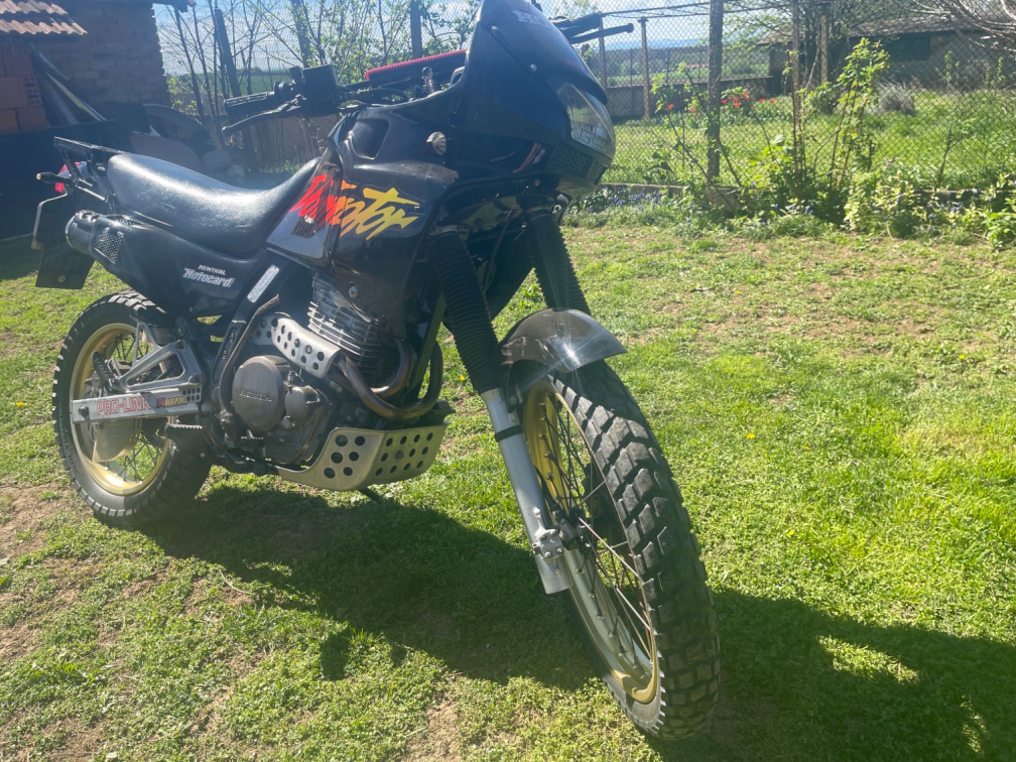 Продавам Honda Dominator nx650