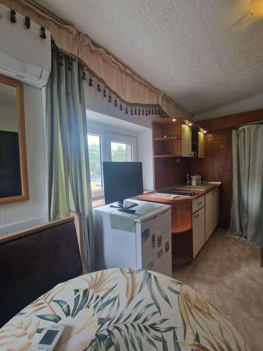 Дава се под наем Едностаен апартамент в Варна, м-т Траката - 30 кв.м за 300 € - Снимка #1