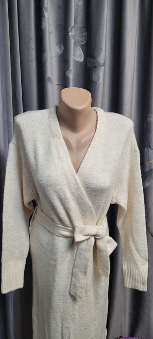 Cardigan nou cu etichetă, tricotat, lung.