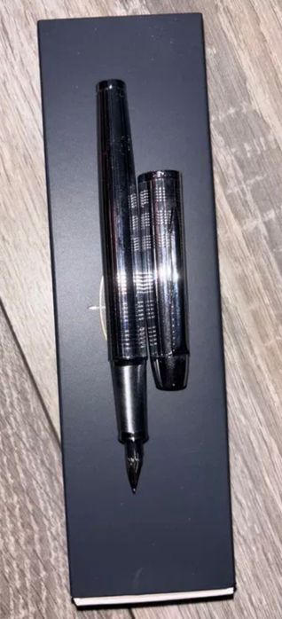 Stilou Parker argintiu