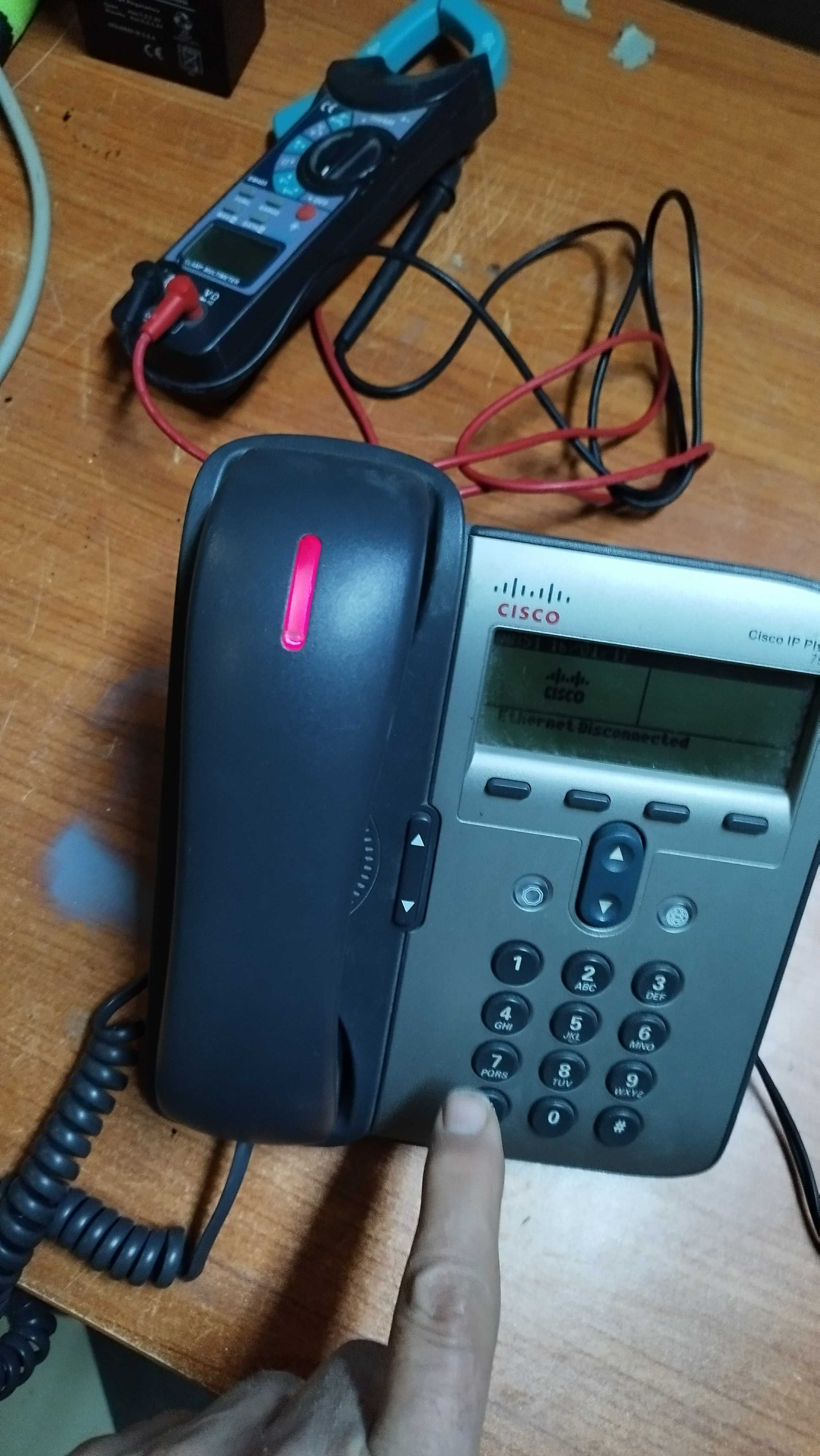 Cisco 7906 / 7911, VoIP телефон 192х64-pixel графичен LCD дисплей
