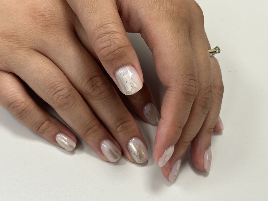 Manichiură cu Gel – Frumusețe la Fiecare Gesticulare!