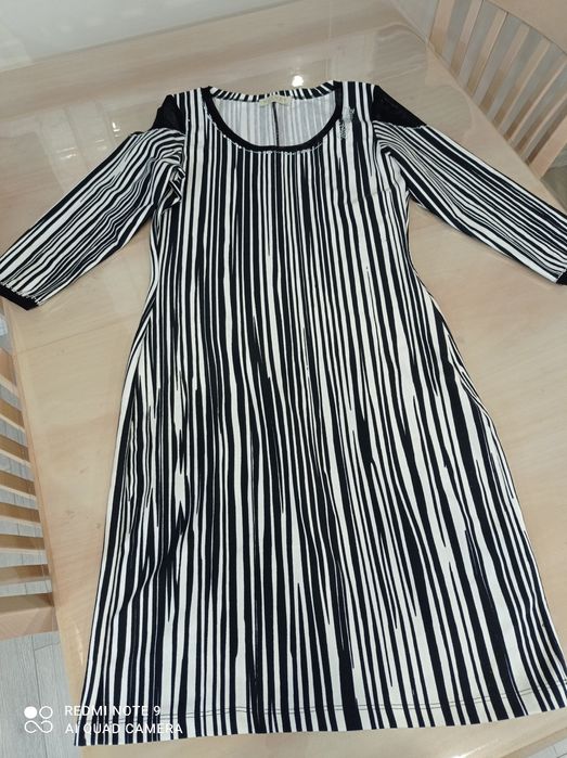 Дамска рокля плътна материя