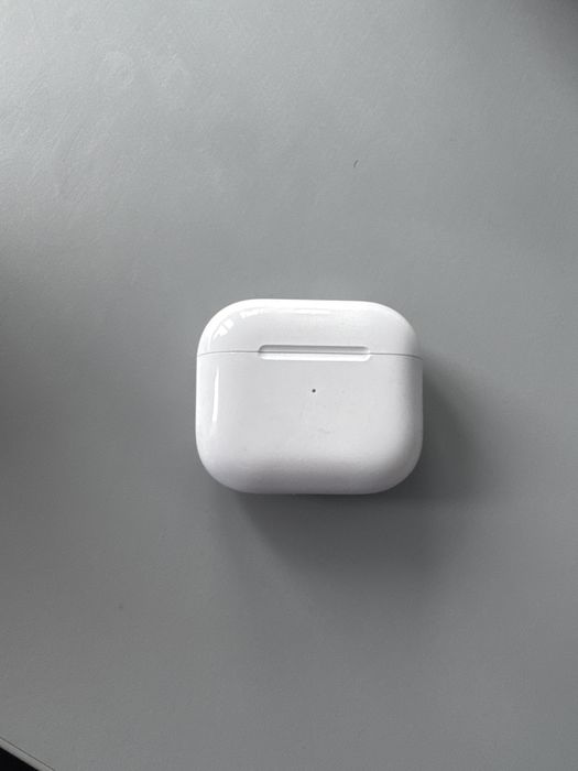 Продавам ОРИГИНАЛНА кутия за airpods 3gen