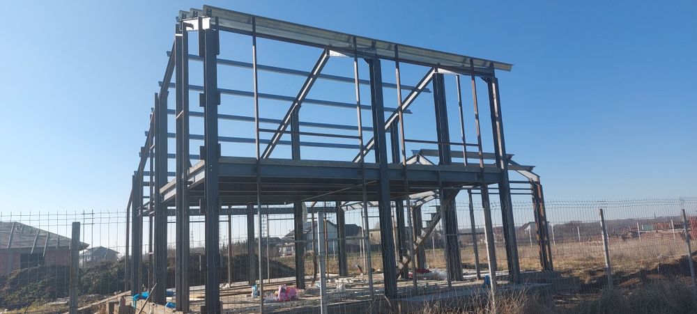 Comapnia noastra proiecteaza, produce și monteaza hale metalice 100%
