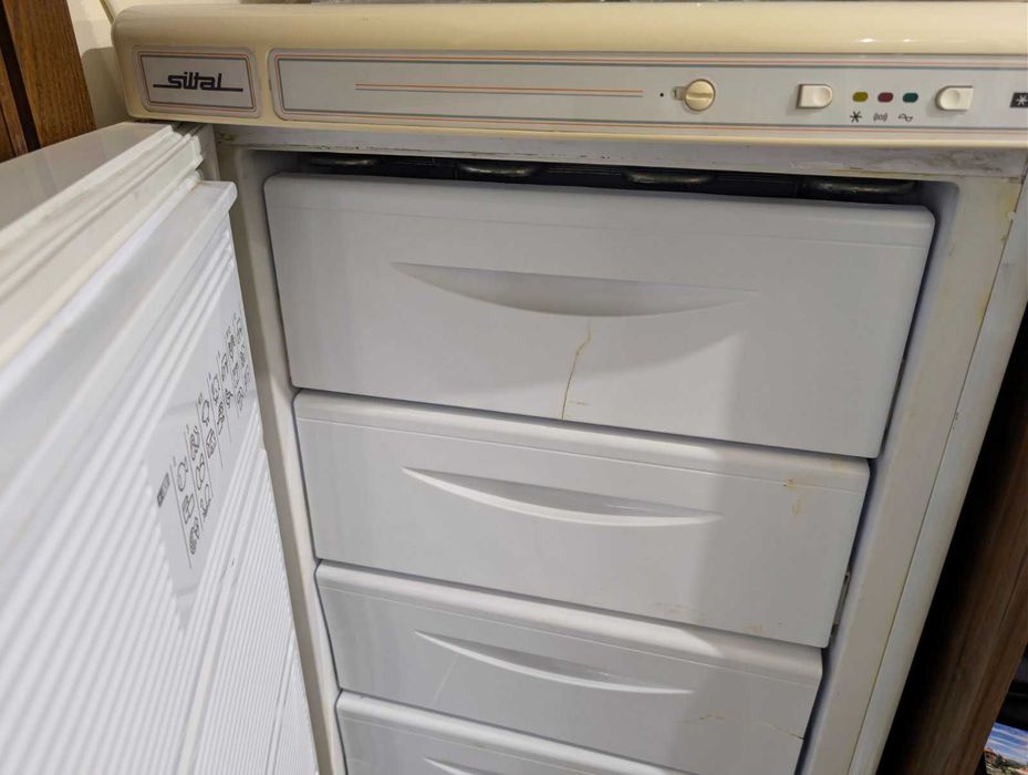 Продавам фризер Siltal