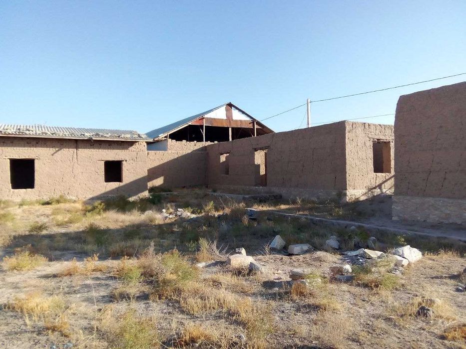 Hovli sotiladi srochna