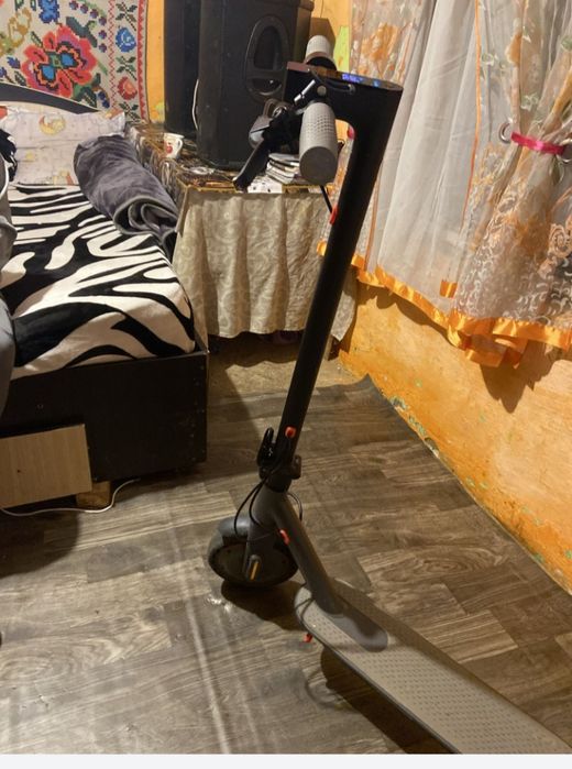 Se vinde trotineta electrica aproape nou