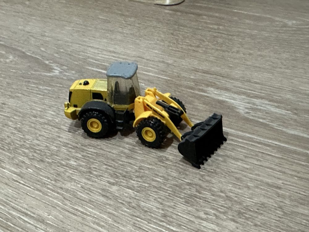 Macheta metalica CARARAMA  buldoexcavator 1:72