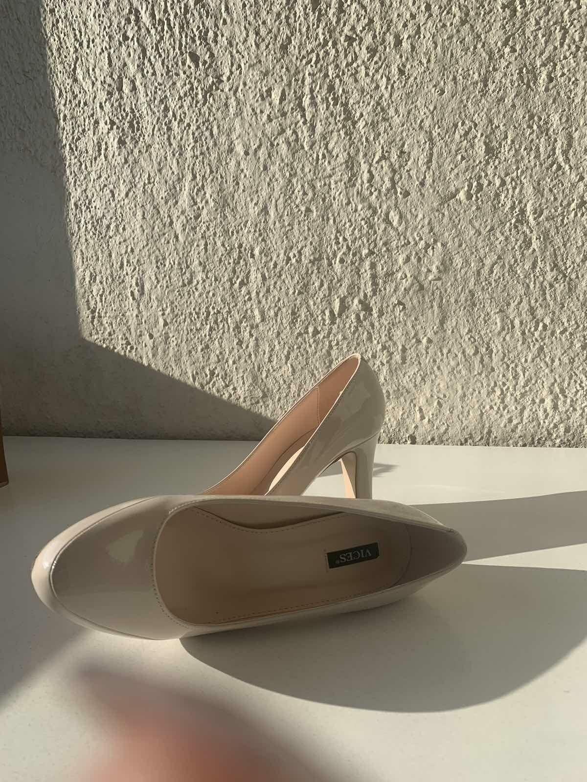 Дамски обувки с платформа