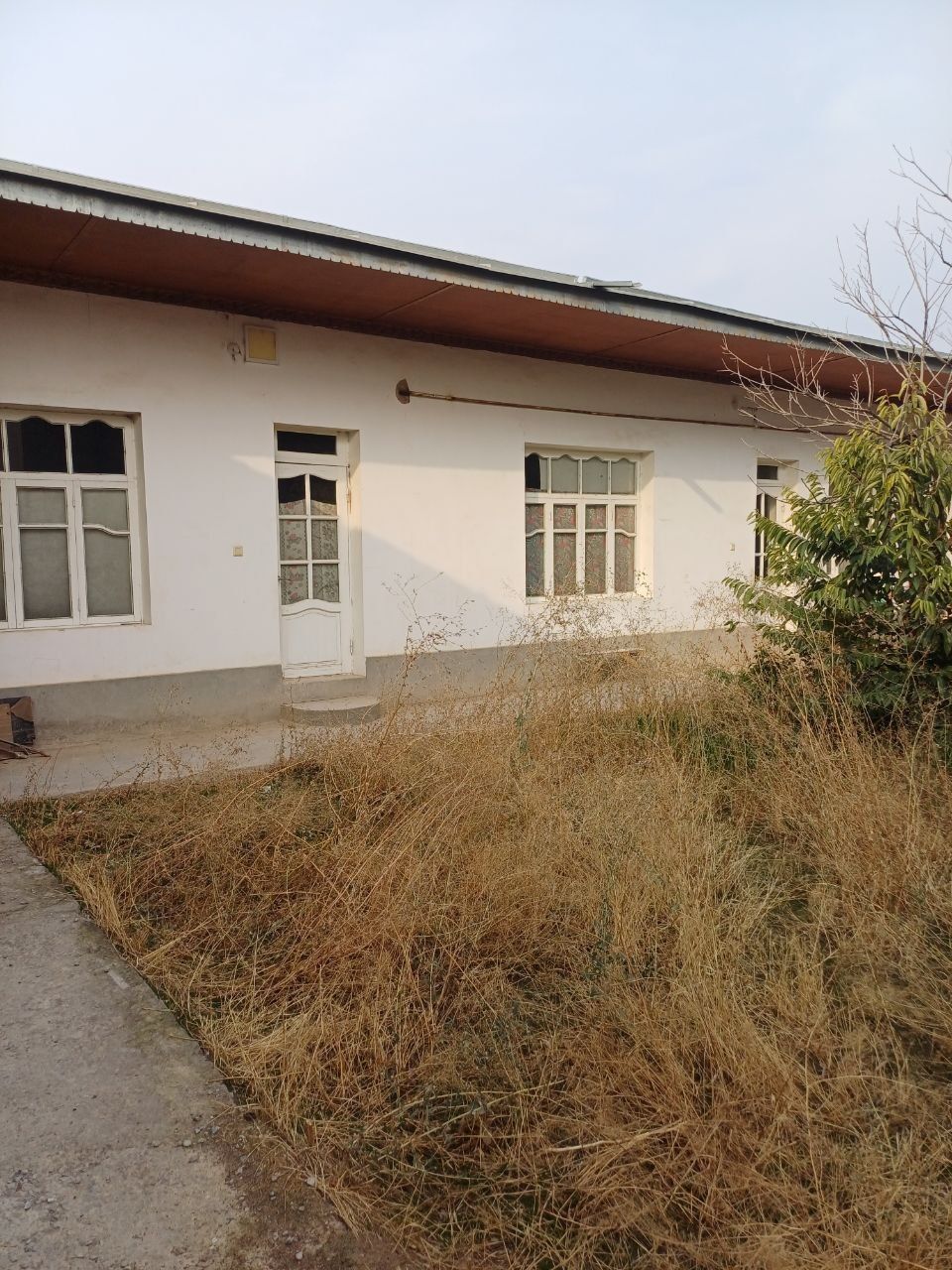 Srochna hovli sotiladi